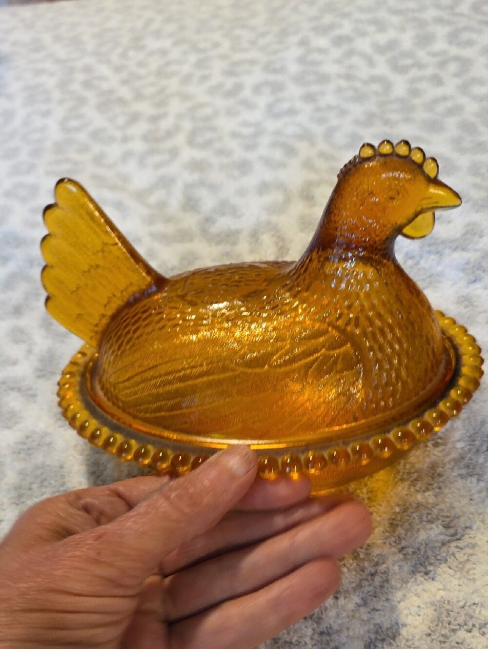 Vintage Mid-Century Modern Indiana Glass Amber "Hen on Nest" Covered Dish 🐔✨ - Picture 6 of 8